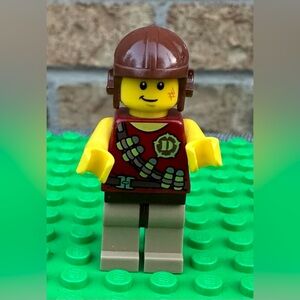 🆓 Free if added to bundle of $20+ LEGO Minifigure Hero - Tranquilizer Belt